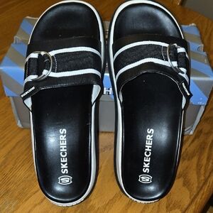NWT Skechers Black and White Slide Sandals